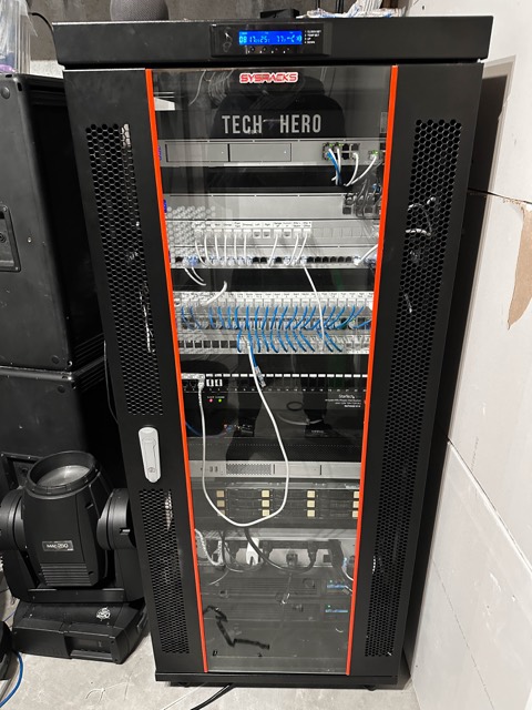Glass-door rack cabinet
