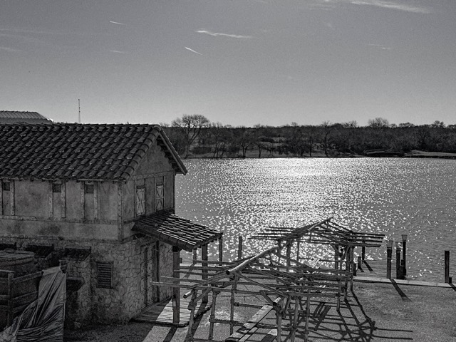 Dock set in black and white