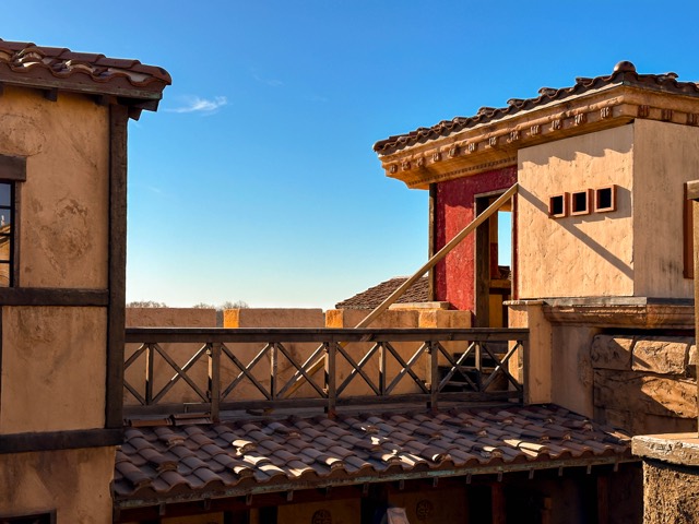 Set rooftops and railings