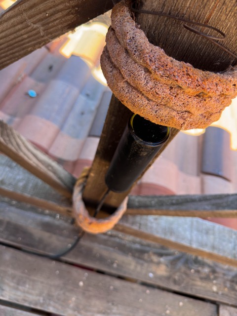 Cabling run inside a set column